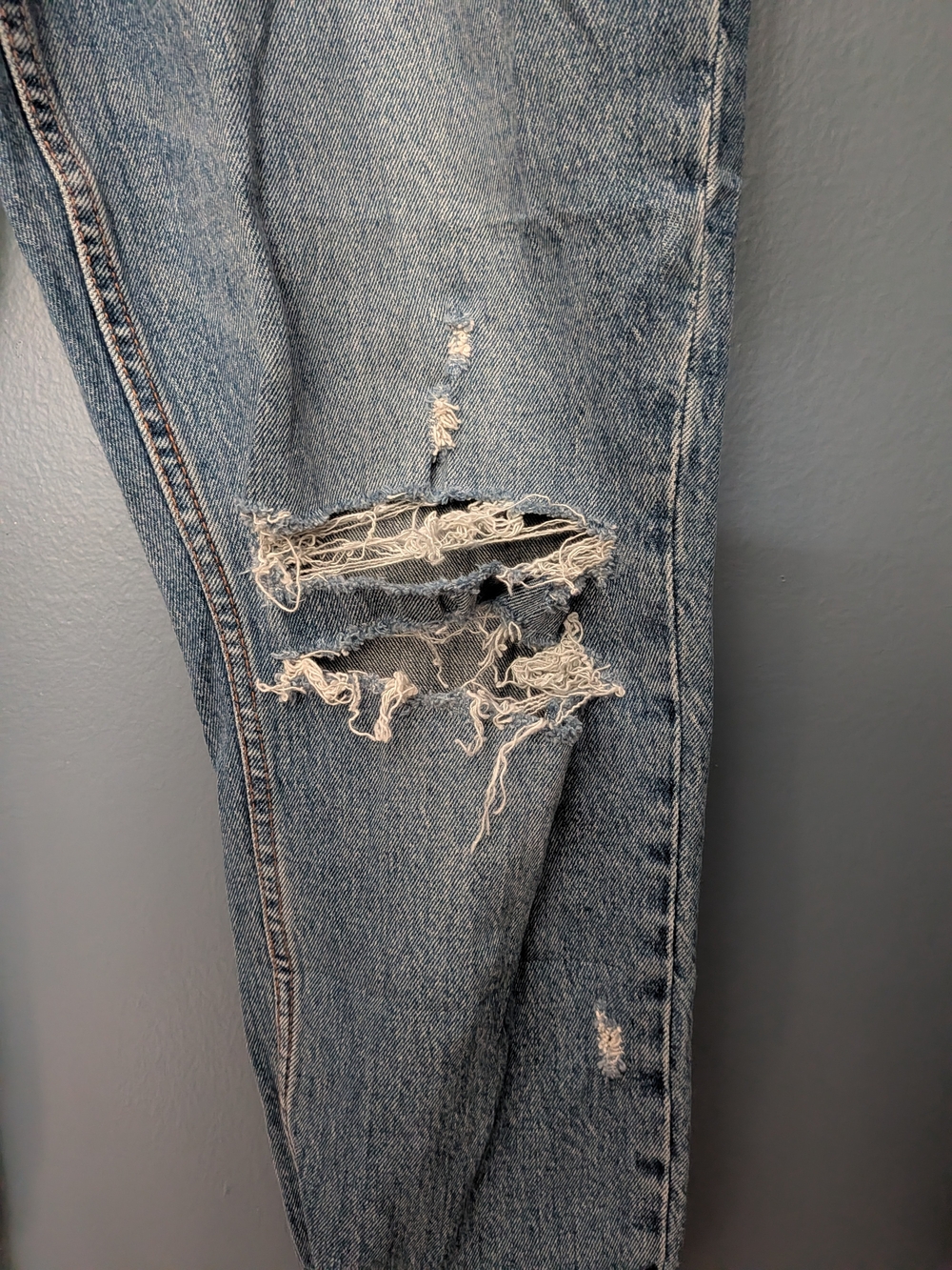 Abercrombie & Fitch Light Wash Distressed Mom Jeans - Curve Love - Picture 3 of 12
